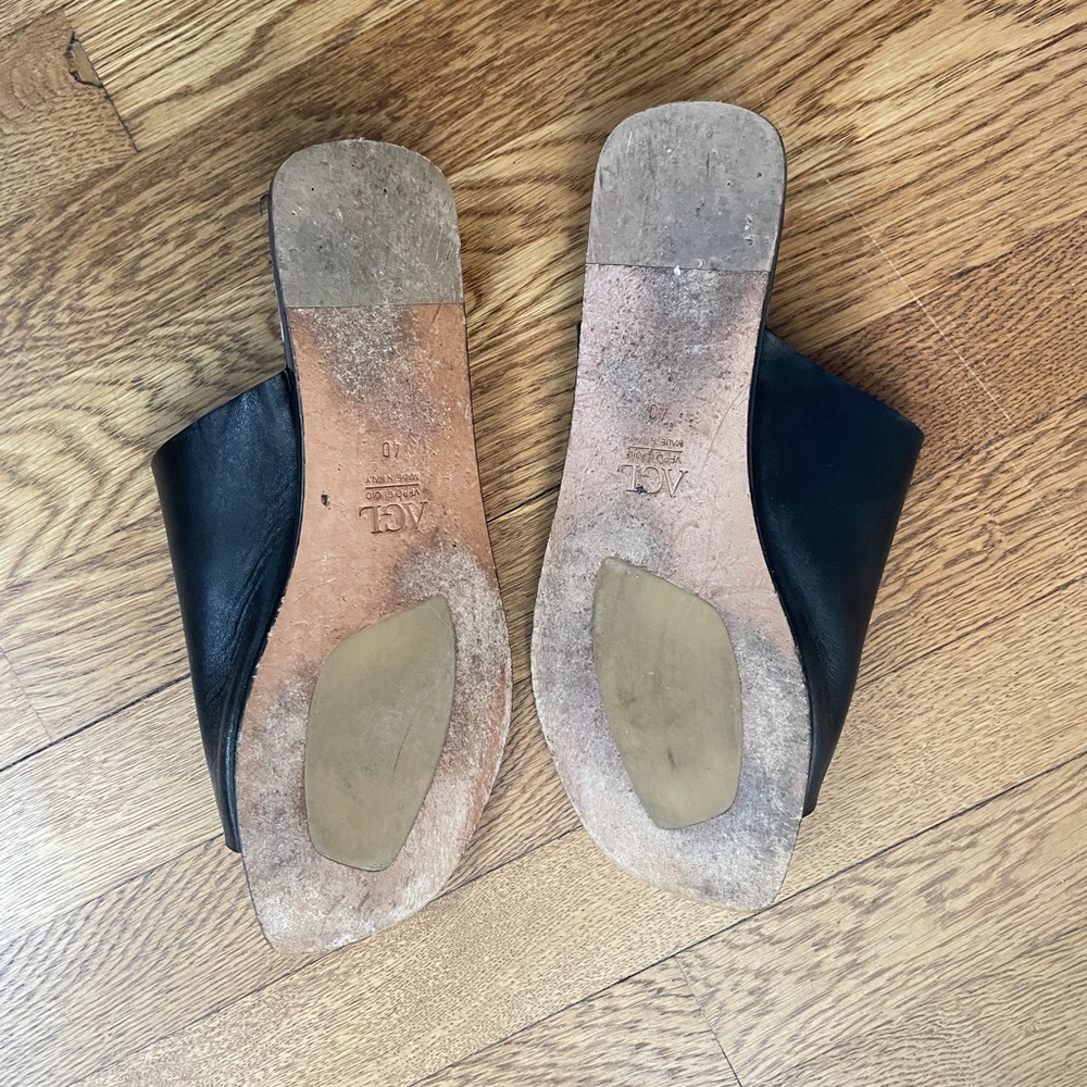 AGL Asymmetrical Toe Loop Leather Sandal - Picture 5 of 6